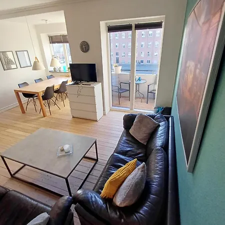 Beautiful 3 Bedroom In * 올보르